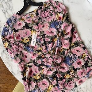 Long sleeve rose pattern top with 5 buttons